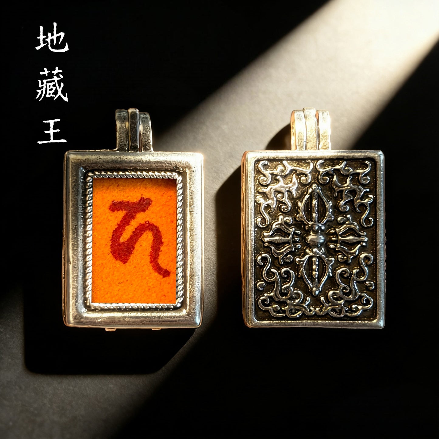 纯手绘扎基绿度母黄财字嘎乌盒子项链