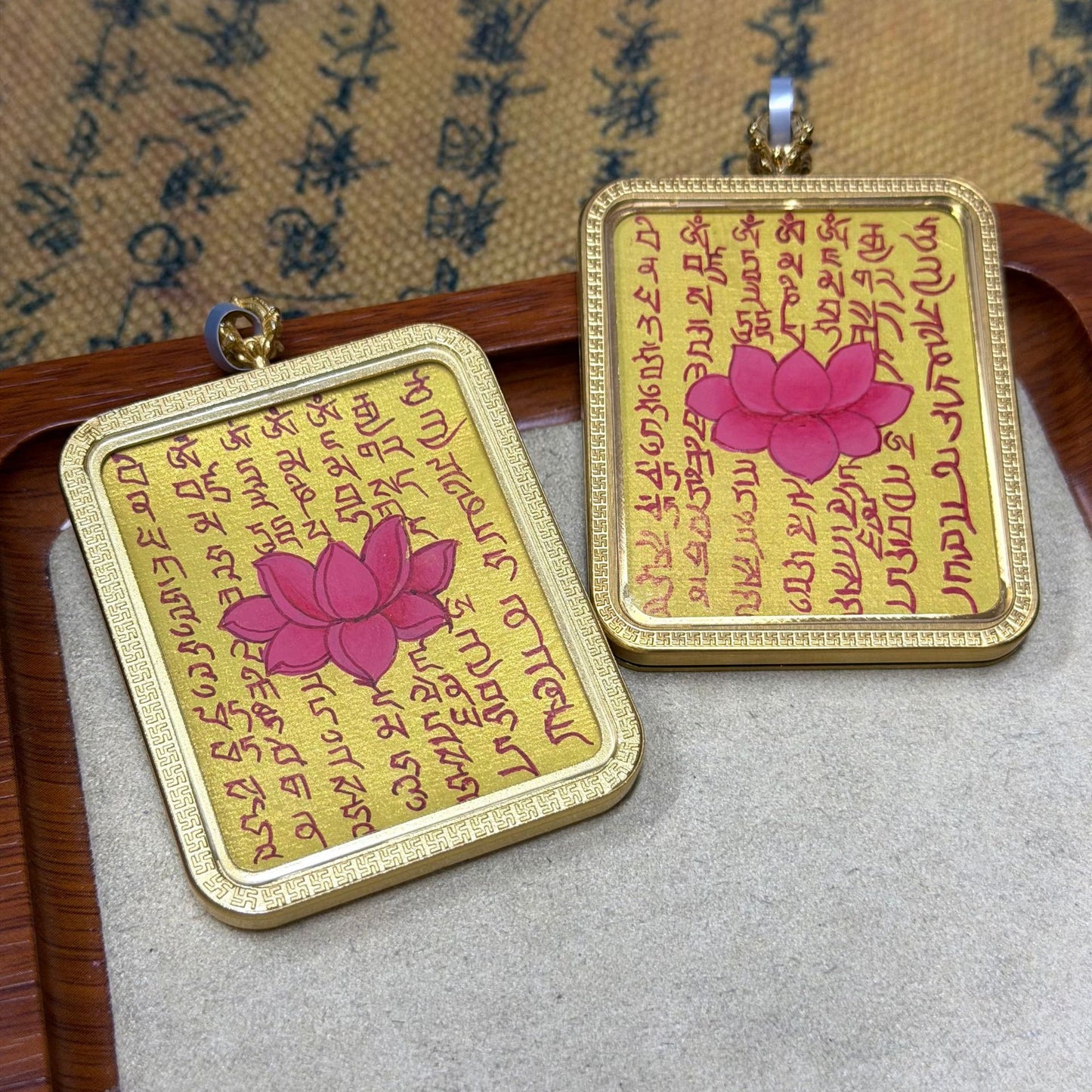 Regong Pure Hand-Painted Thangka Lotus Sutra - Gold Thangka